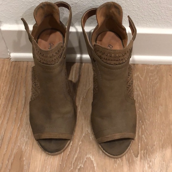 Qupid Shoes - Tan colored open toe booties